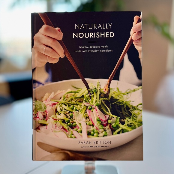 💙 3/$21 - Vegetarian Cookbook - Naturally Nourished by Sarah Britton, hardcover - Picture 1 of 5